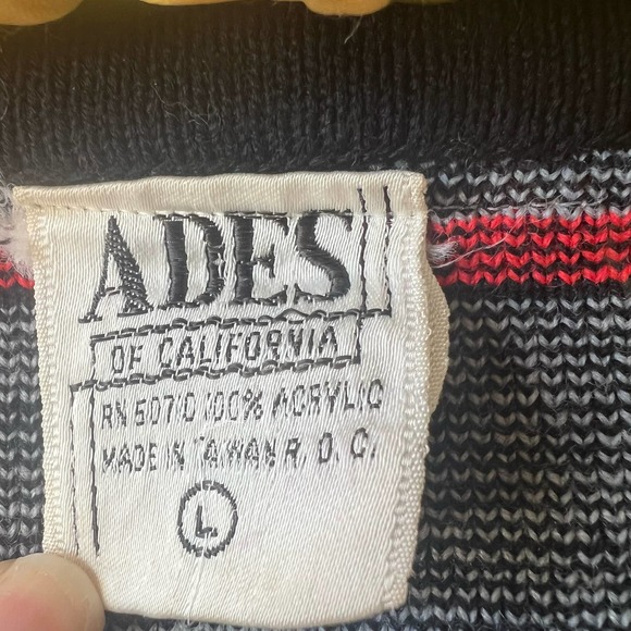 70s bell sleeve sweater - Picture 3 of 4